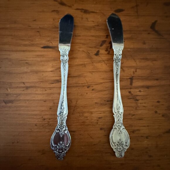 Vintage Rogers Stanley Roberts Floral Stainless Steel Butter Knife Set of 2 Set - Picture 2 of 2